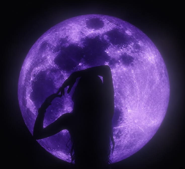 Silhouette in front of a glowing purple moon, Kinginul's second profile artwork